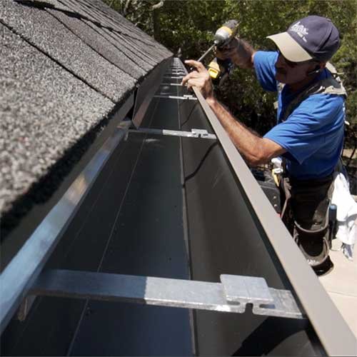Seamless gutter installation